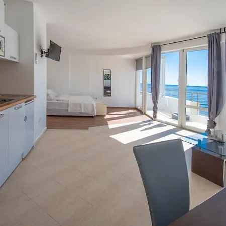 Romance Szálloda Kiten